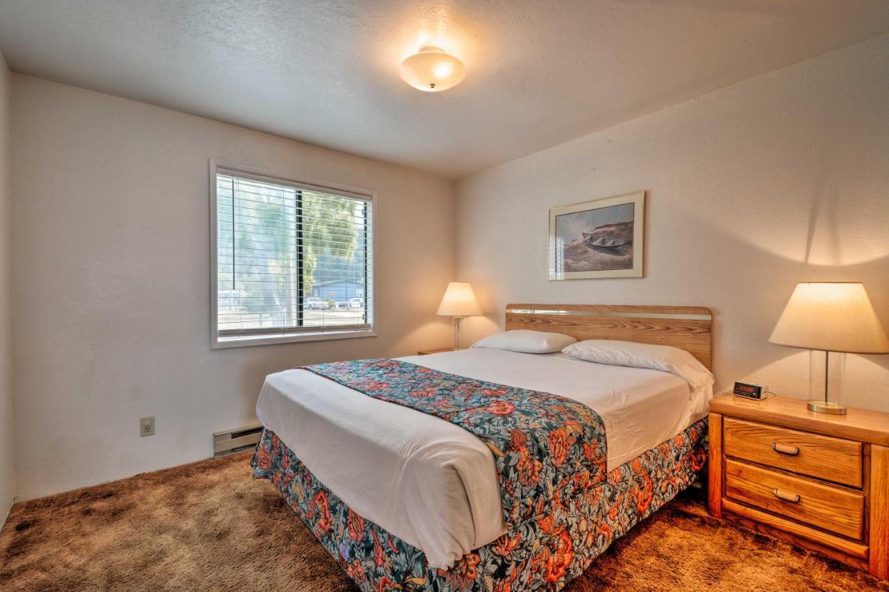 Smith River Vintage Cabin Oceanfront Deck And Views エクステリア 写真